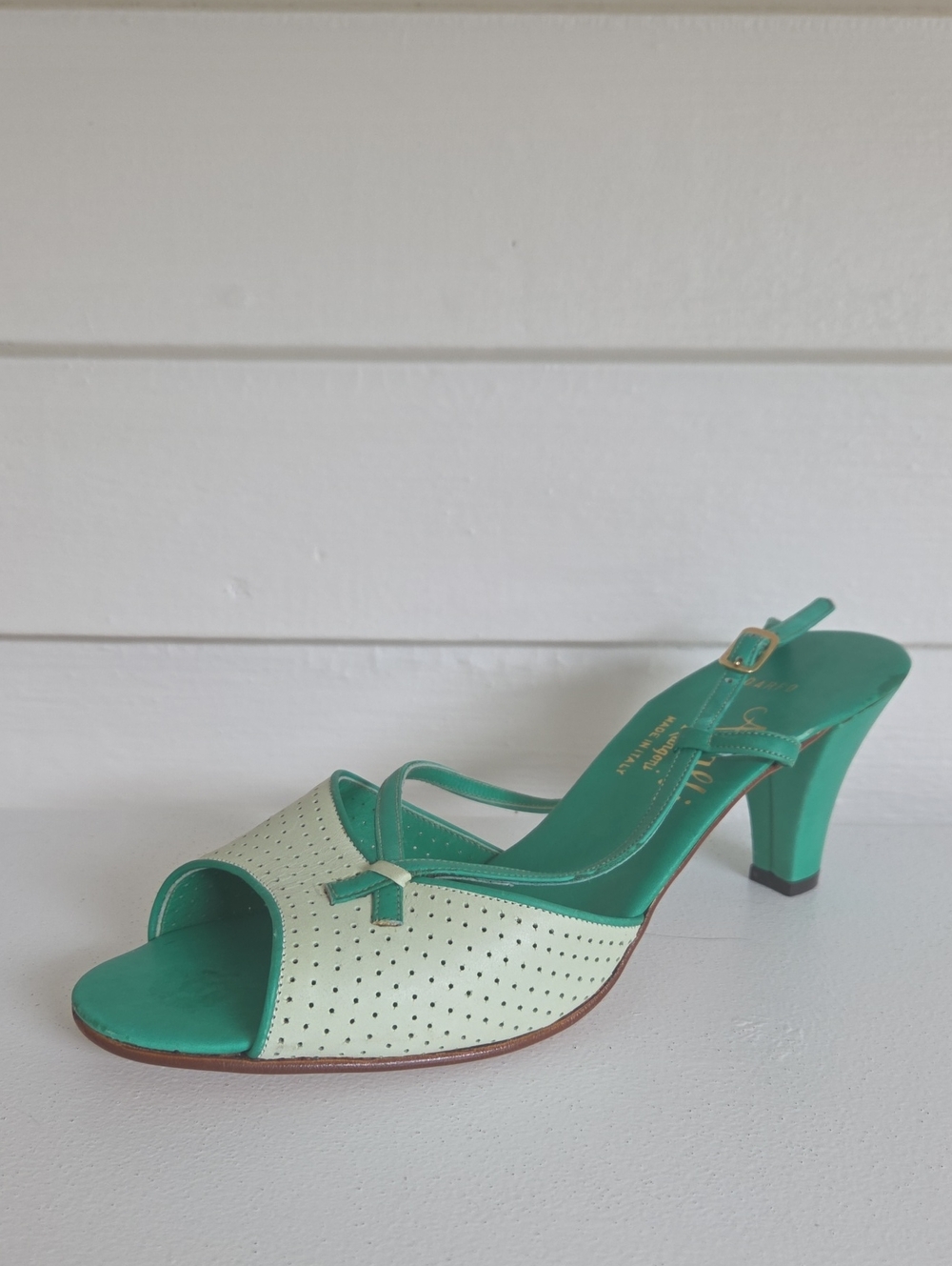 Amalfi By Rangoni Vintage Leather Two-Tone Perforated Heeled Sandal Size 8.5